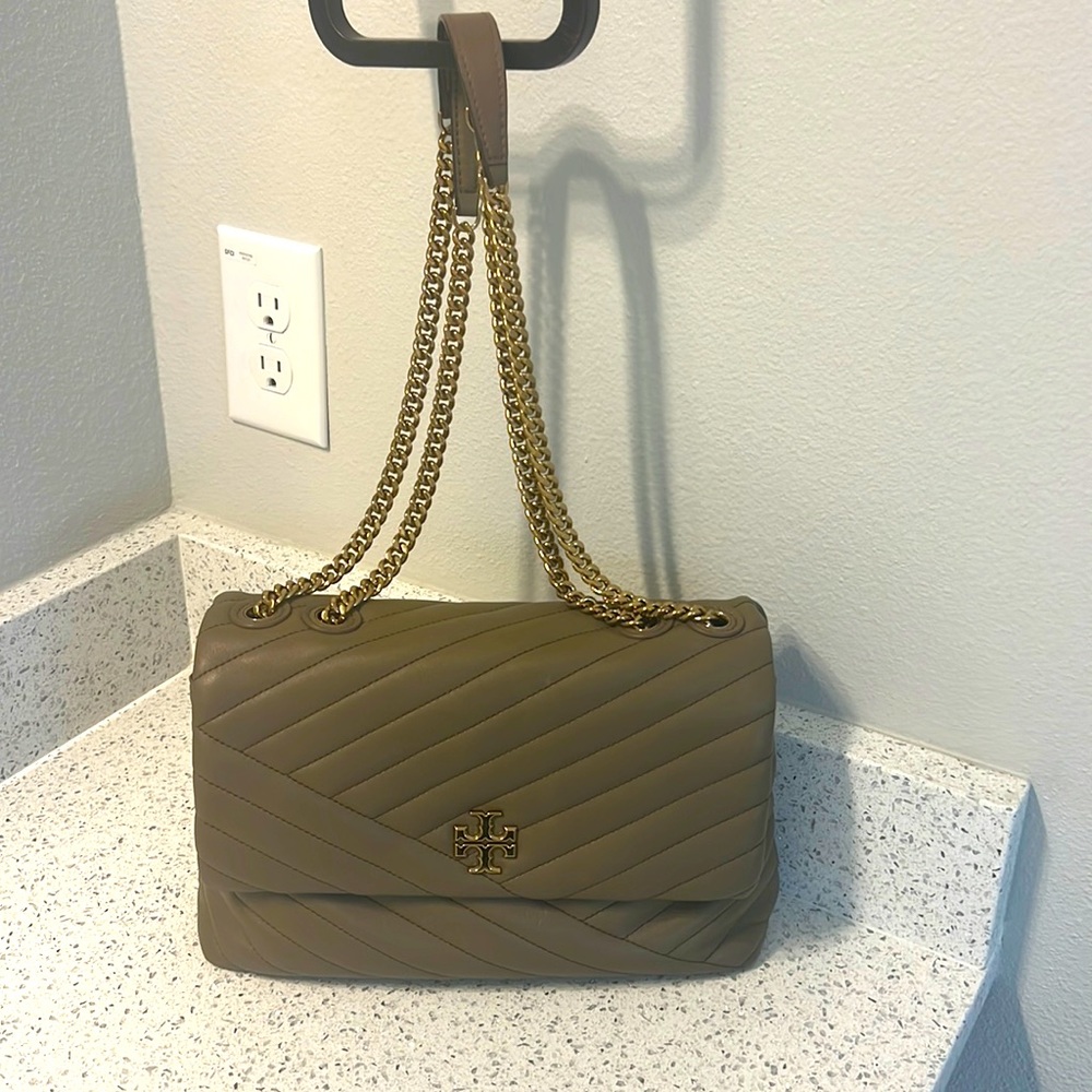 NWOT Large tory burch kira chevron